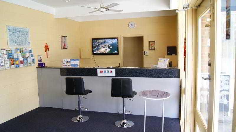 Ocean Views Motel Lakes Entrance Exterior photo