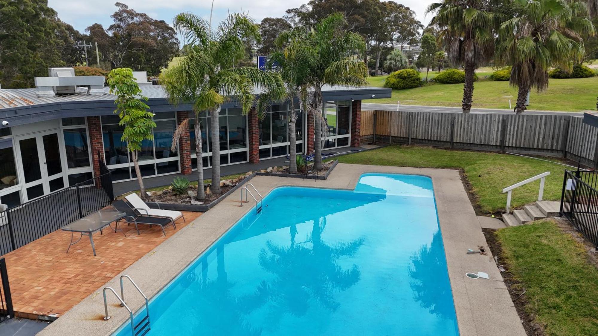 Ocean Views Motel Lakes Entrance Exterior photo