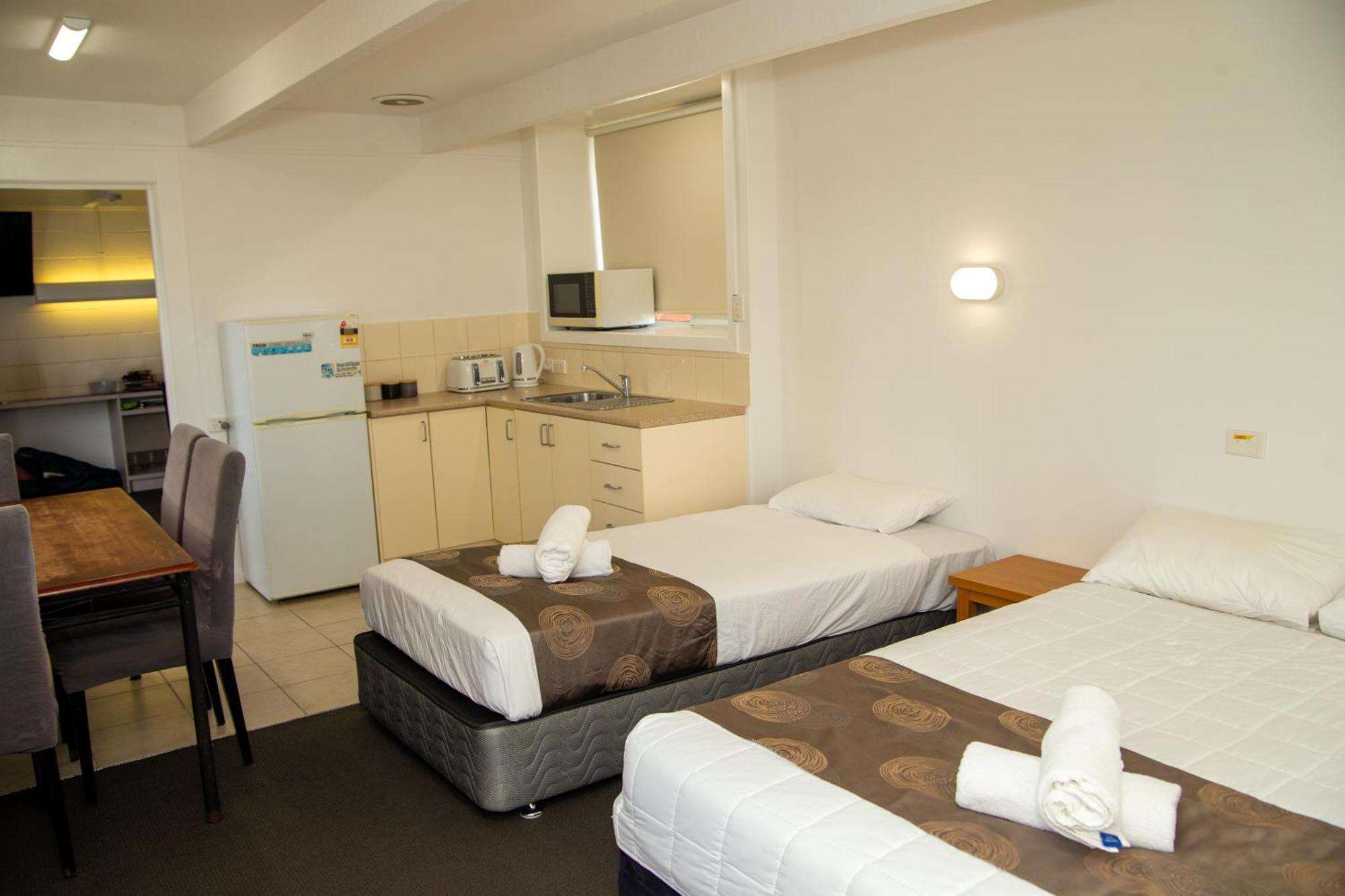Ocean Views Motel Lakes Entrance Exterior photo