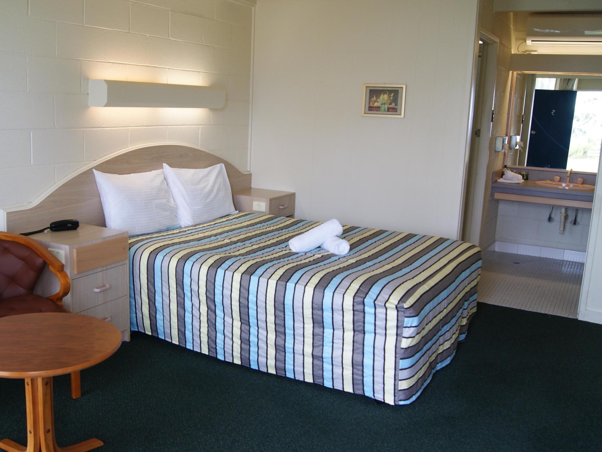 Ocean Views Motel Lakes Entrance Exterior photo